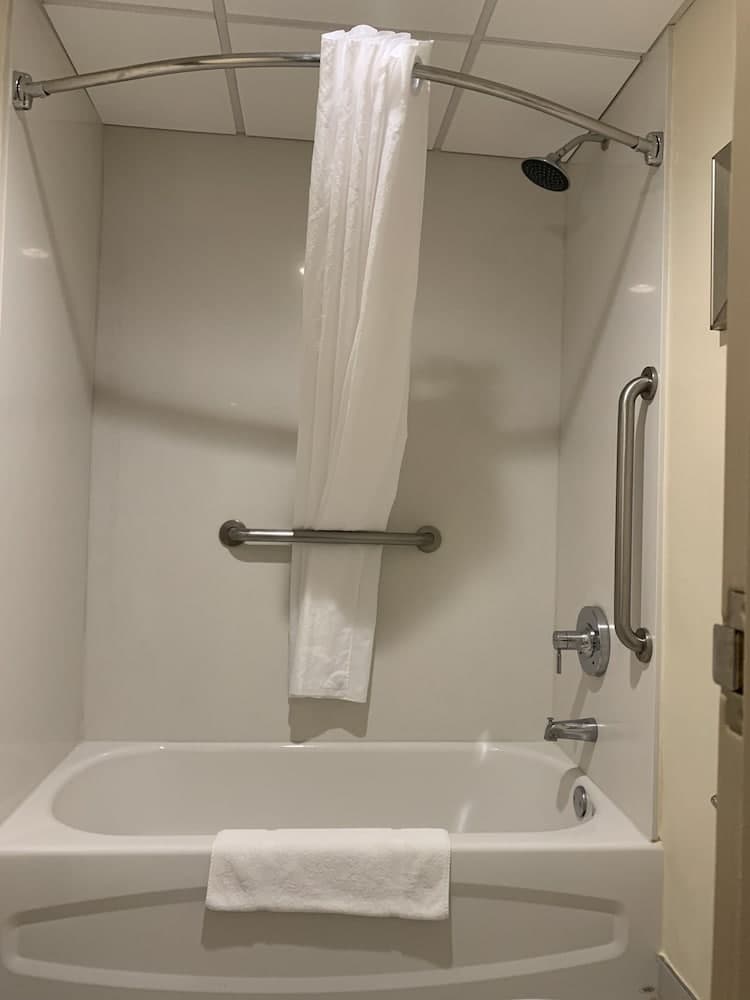 MainStay Suites John Wayne Airport by Choice Hotels gallery photo in Santa Ana, CA — image 21