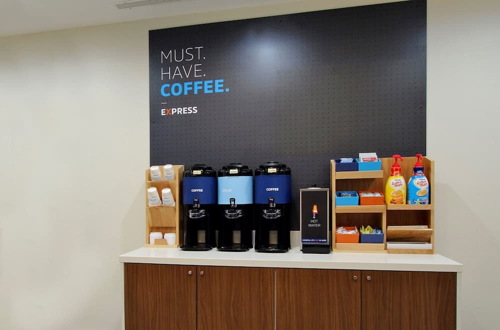 Holiday Inn Express And Suites Elgin Chicago Northwest by IHG gallery photo in Elgin, IL — image 31