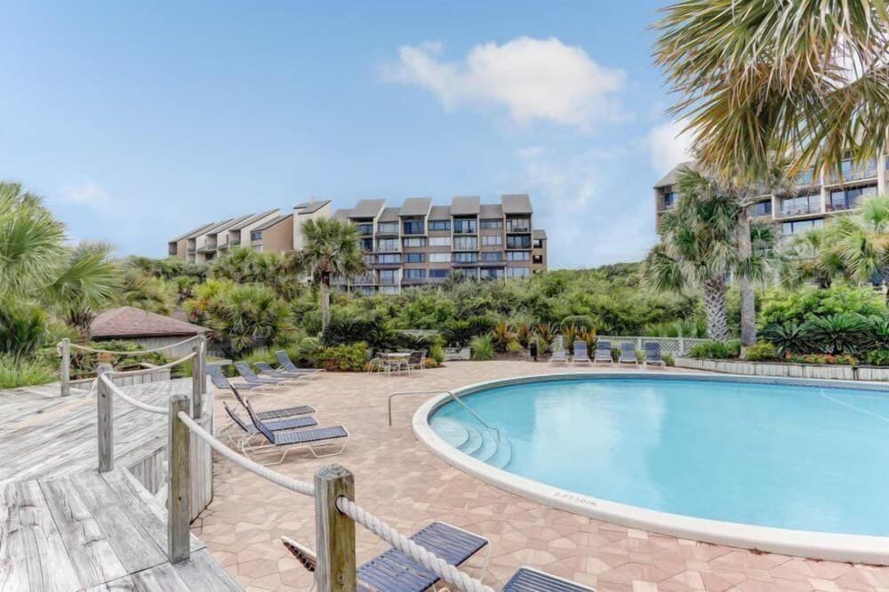 1127 Beach Walker interior in Fernandina Beach, FL — gallery photo 2
