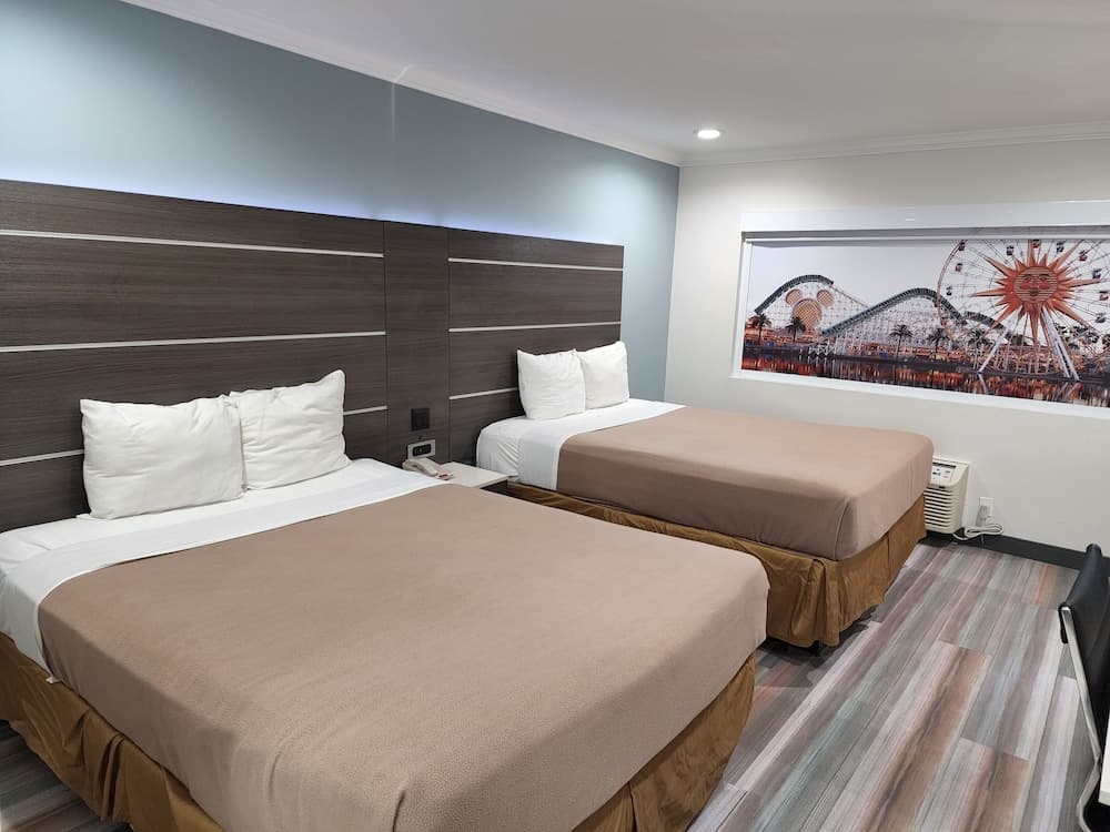 Travelodge by Wyndham Fullerton Near Anaheim gallery photo in Fullerton, CA — image 14