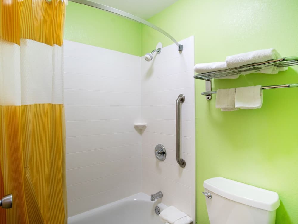 OYO Hotel Oklahoma City South I-35 and SE 29th property views in Oklahoma City, OK — gallery photo 3