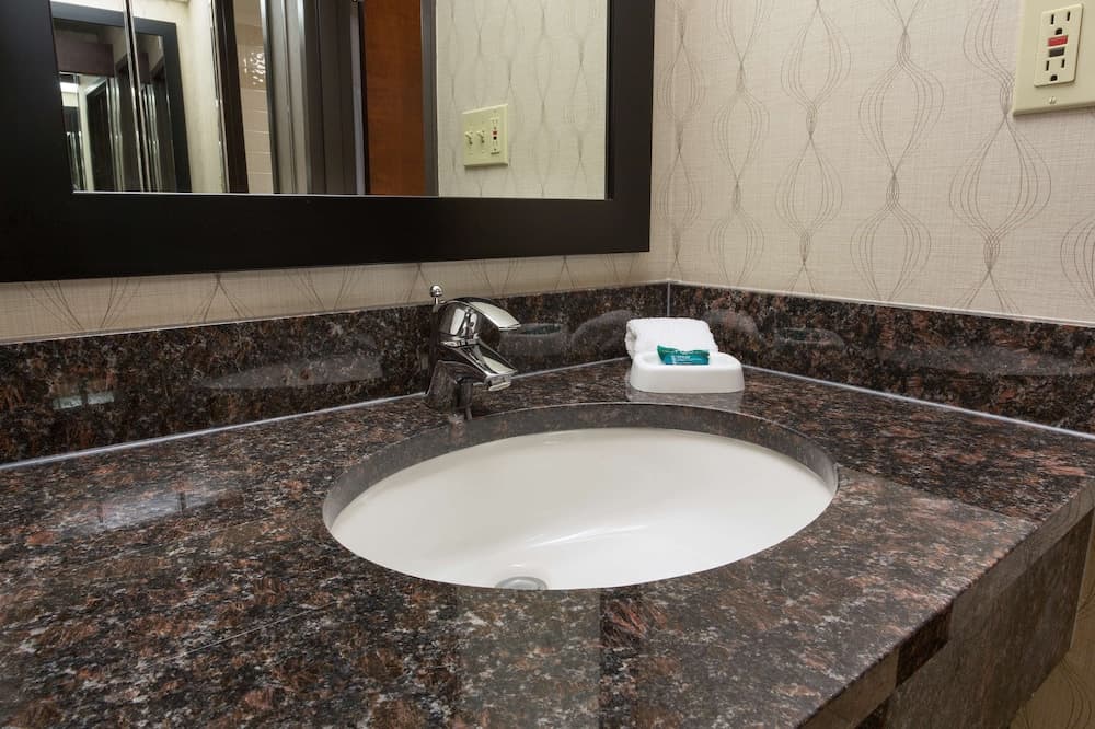 Heritage Inn & Suites The Woodlands, Trademark by Wyndham gallery photo in The Woodlands, TX — image 12