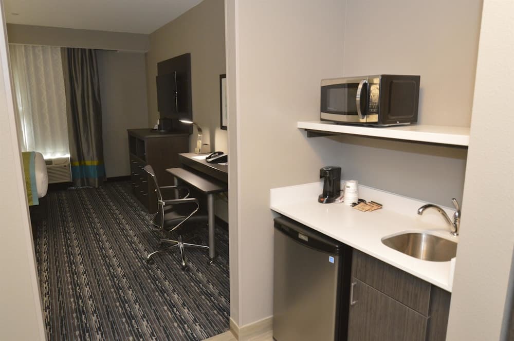 Holiday Inn Express And Suites Pasadena Houston Southeast by IHG gallery photo in Pasadena, TX — image 35
