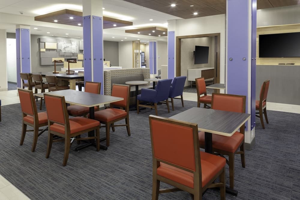 Holiday Inn Express & Suites Phoenix East - Gilbert by IHG gallery photo in Gilbert, AZ — image 47