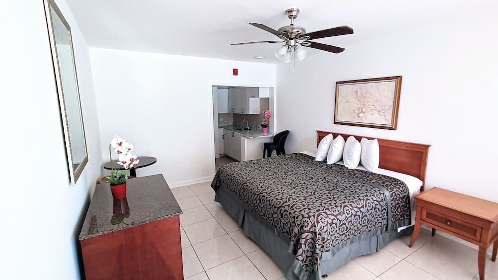 Sahara Beach Club property views in Sunny Isles Beach, FL — gallery photo 3