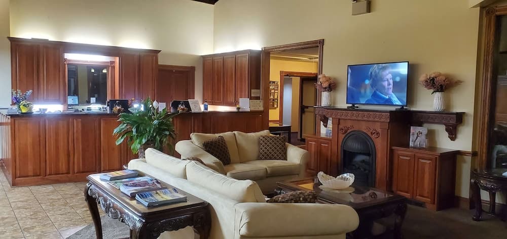 Americas Best Value Inn Chippewa Falls interior in Chippewa Falls, WI — gallery photo 2