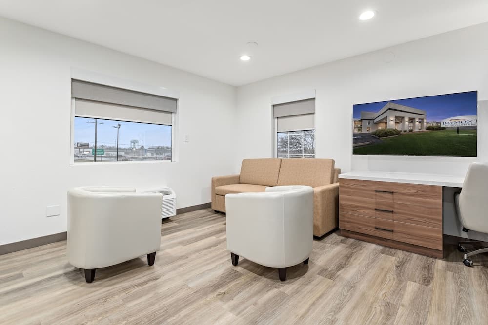 Baymont by Wyndham Beaumont gallery photo in Beaumont, TX — image 15