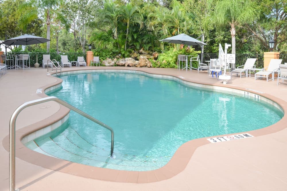 Holiday Inn Express & Suites Naples North - Bonita Springs by IHG gallery photo in Bonita Springs, FL — image 25