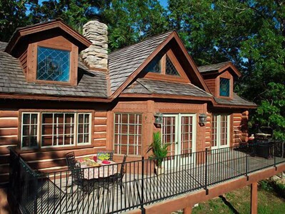 Hilton Grand Vac Club Wilderness Club at Big Cedar Ridgedale interior in Ridgedale — gallery photo 2