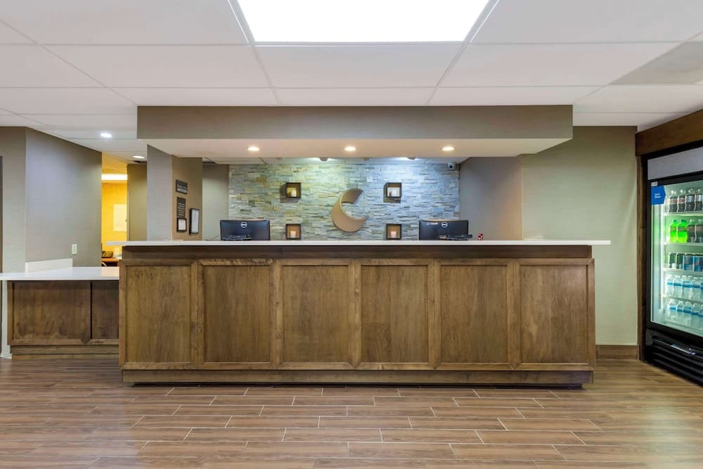 Comfort Suites Near Potomac Mills property views in Woodbridge, VA — gallery photo 3