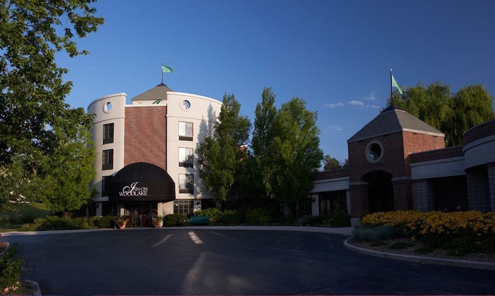 Inn On Woodlake featured exterior or lobby in Kohler, WI — similar hotel