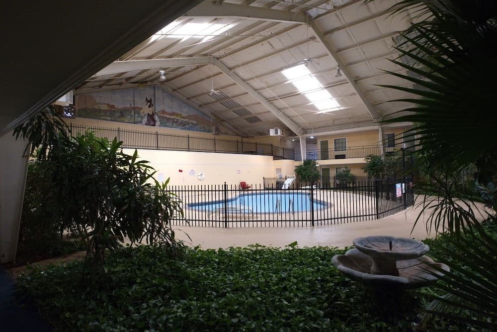 Econo Lodge Elk City property views in Elk City, OK — gallery photo 3