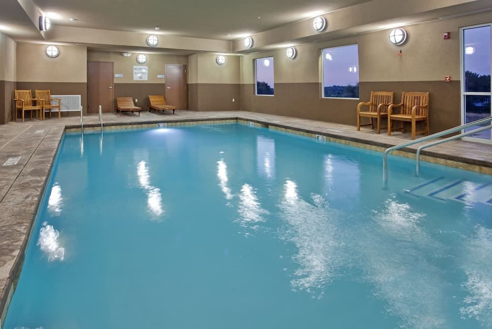 Holiday Inn Express Hotel & Suites St. Joseph by IHG interior in St. Joseph, MO — gallery photo 2