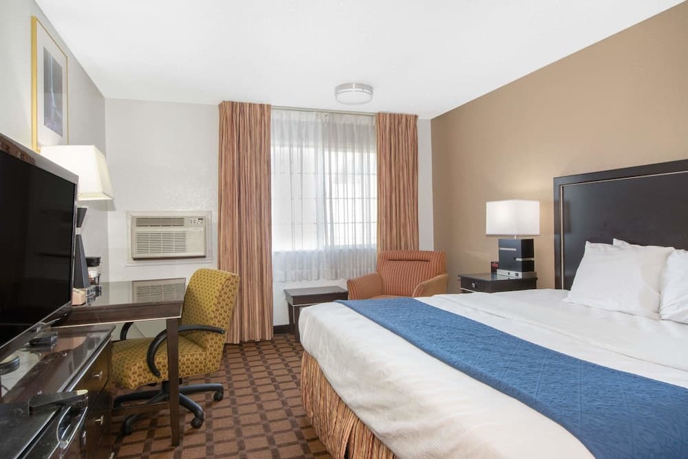 Umpqua Valley Hotel property views in Roseburg, OR — gallery photo 3