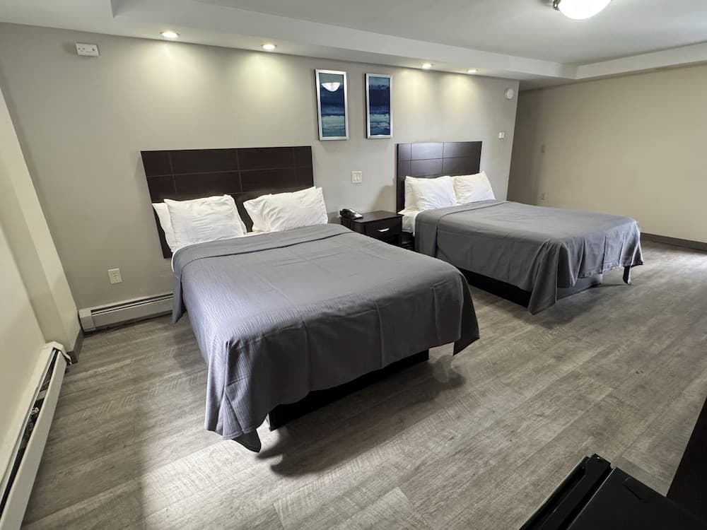 Belleville Motor Lodge interior in Belleville — gallery photo 2