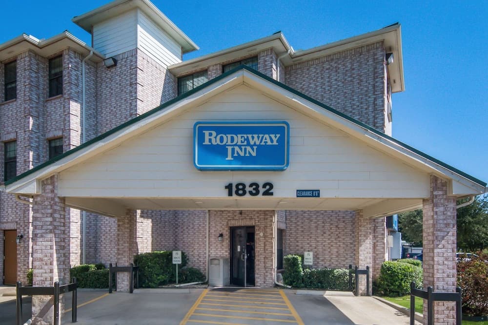 Rodeway Inn Carrollton I-35E property views in Carrollton, TX — gallery photo 3