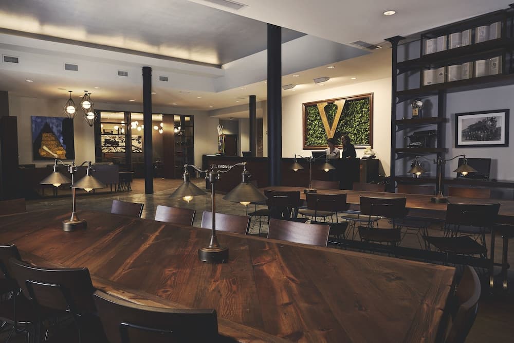 Hotel Vandivort gallery photo in Springfield, MO — image 76
