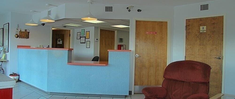 Wind Chase Inn interior in Loxley, AL — gallery photo 2