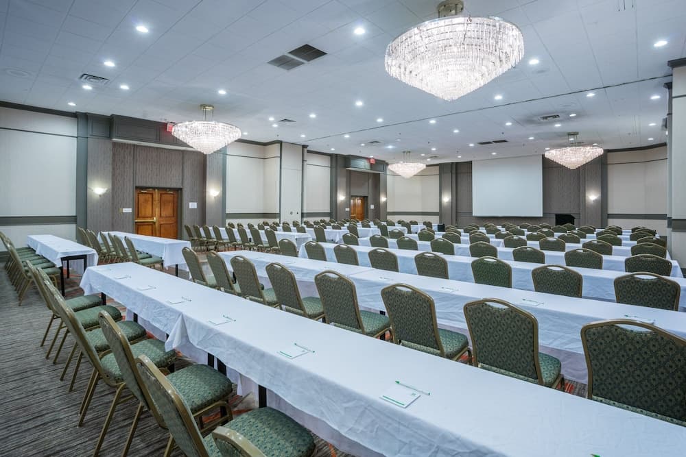 Holiday Inn Harrisburg - Hershey Area, I-81 by IHG gallery photo in Grantville, PA — image 48