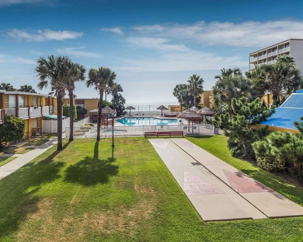 Quality Inn & Suites Corpus Christi Beachside featured exterior or lobby in Corpus Christi, TX — similar hotel