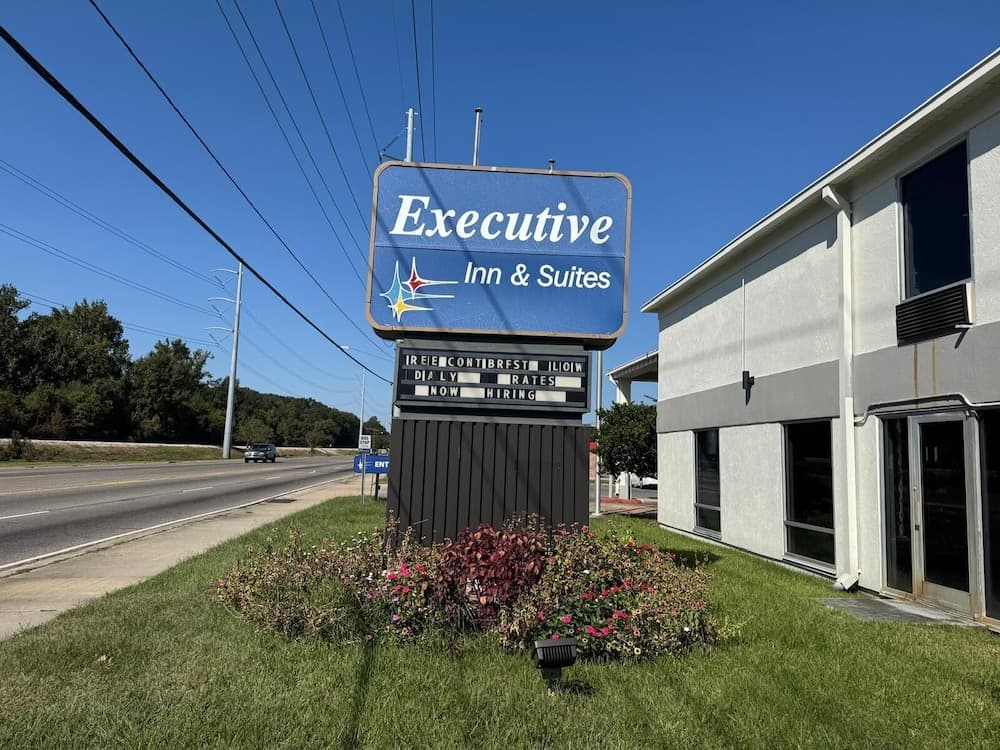Executive Inn and Suites Baker featured exterior or lobby in Baker, LA — similar hotel
