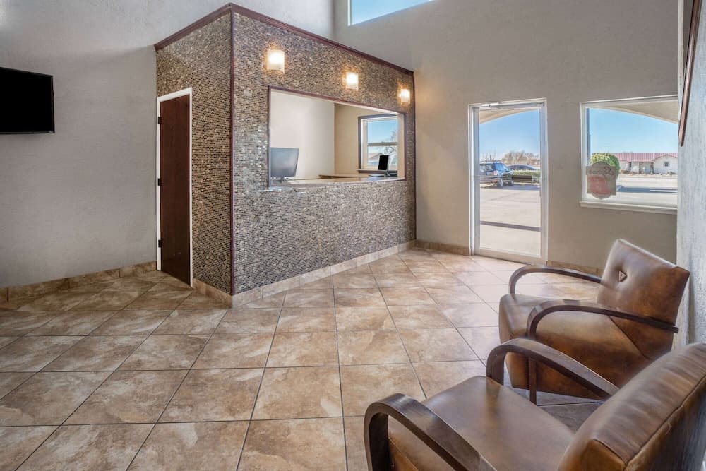 Super 8 by Wyndham Clayton interior in Clayton, NM — gallery photo 2