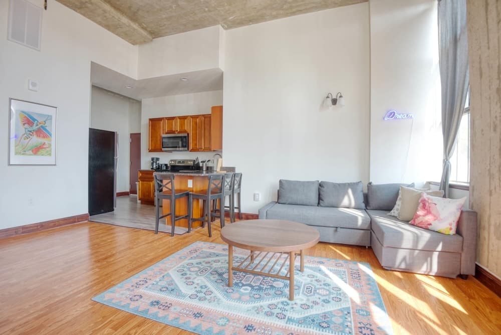 Sosuite Tandem 2BR Apts w. W/d, Gym, On-site Bar property views in Philadelphia, PA — gallery photo 3