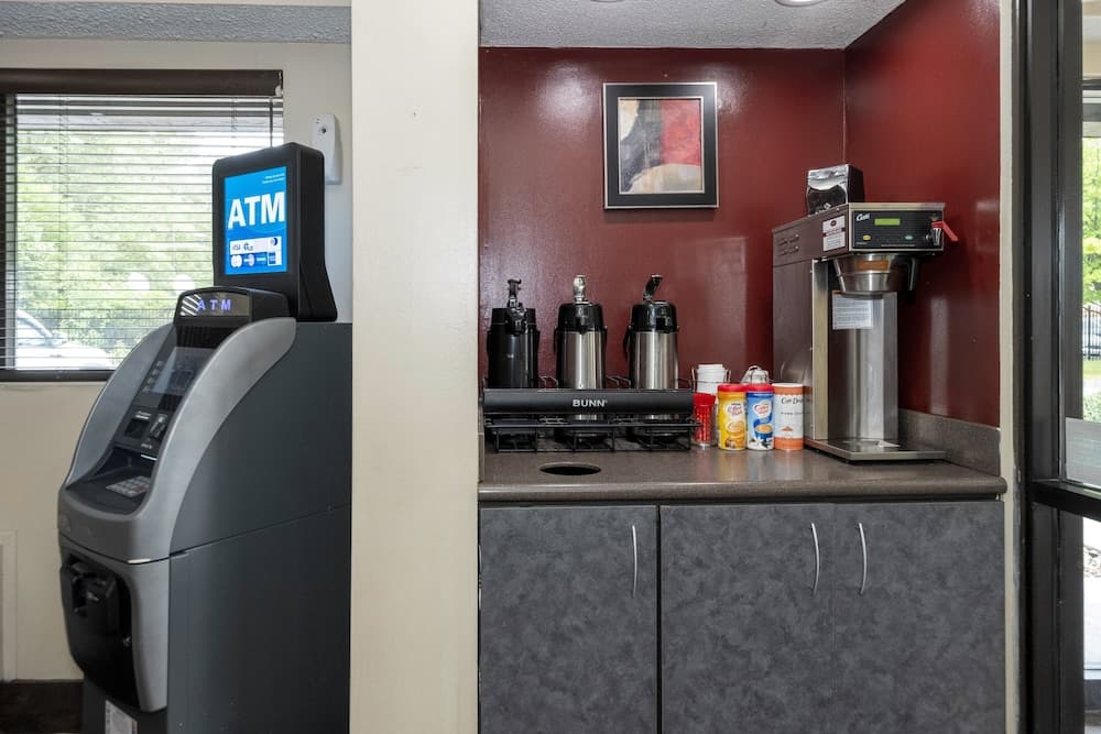 Red Roof Inn Chicago - Lansing interior in Lansing, IL — gallery photo 2
