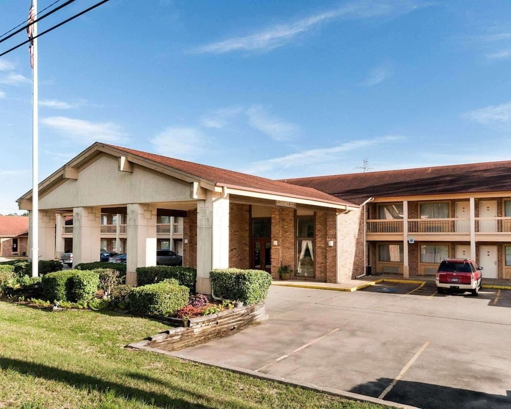 Rodeway Inn Jasper featured exterior or lobby in Jasper, TX — similar hotel