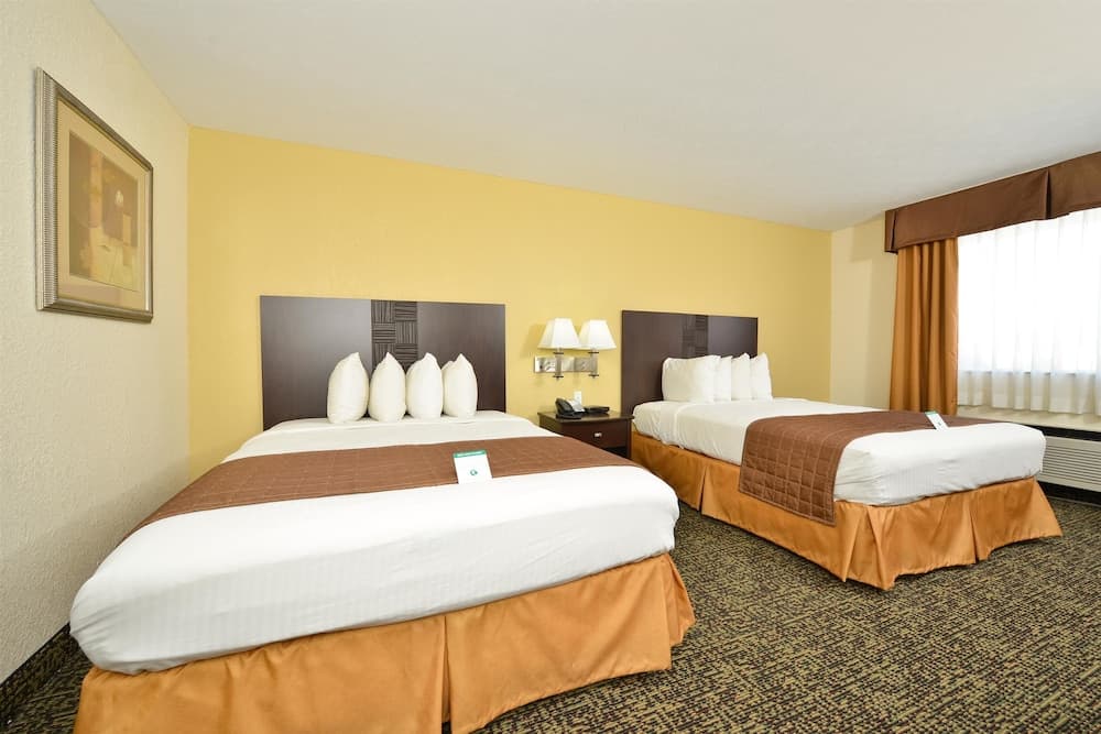 Best Western Inn property views in Elyria, OH — gallery photo 3