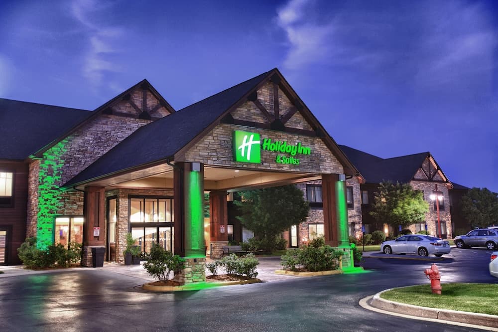 Holiday Inn Hotel & Suites St. Paul NE - Lake Elmo by IHG featured exterior or lobby in Lake Elmo, MN — similar hotel