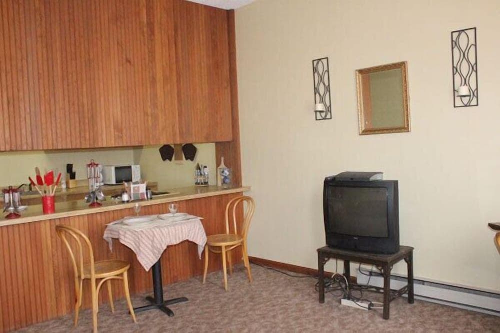 Smedley's Suites interior in Silverton, CO — gallery photo 2