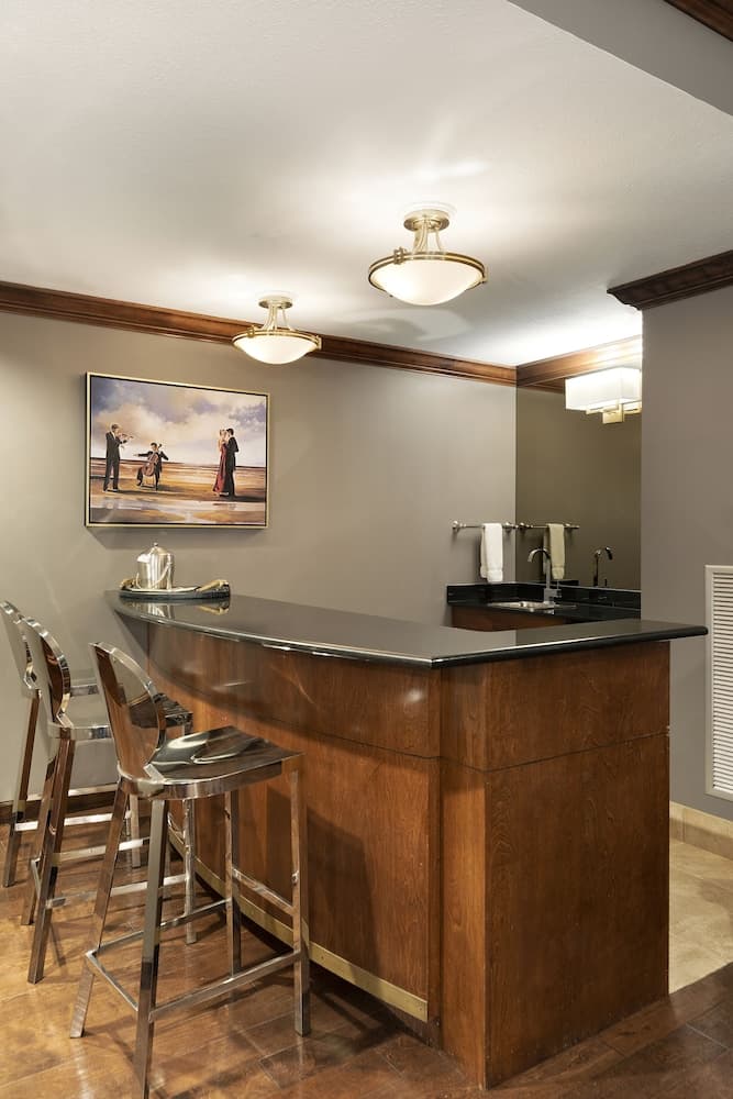Des Lux Hotel gallery photo in Des Moines, IA — image 78