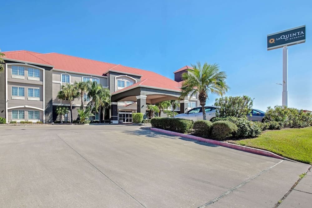 La Quinta Inn & Suites by Wyndham Corpus Christi Airport featured exterior or lobby in Corpus Christi, TX — similar hotel