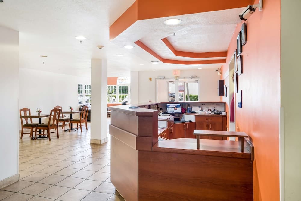 Americas Best Value Inn & Suites Brunswick interior in Brunswick, GA — gallery photo 2