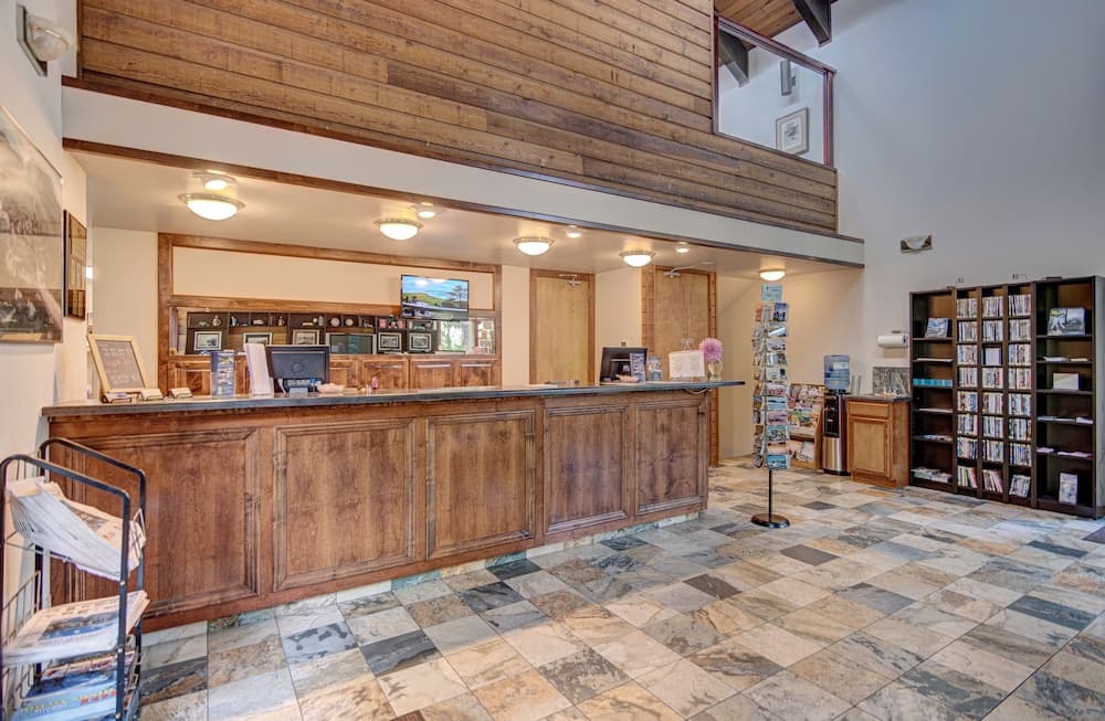Inn at Otter Crest interior in Otter Rock — gallery photo 2