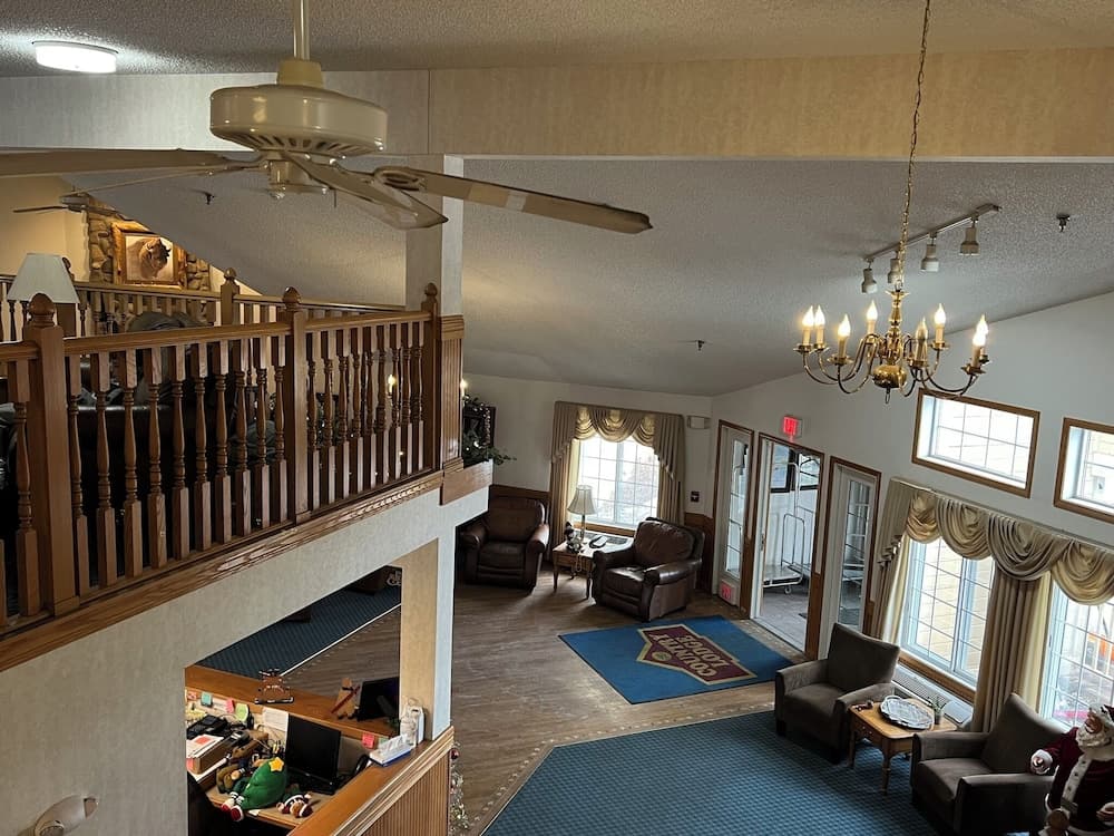 Woodland Country Lodge interior in Woodland Park, CO — gallery photo 2
