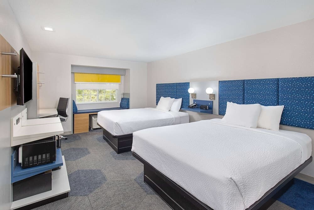 Microtel Inn & Suites by Wyndham Manchester property views in Manchester, TN — gallery photo 3