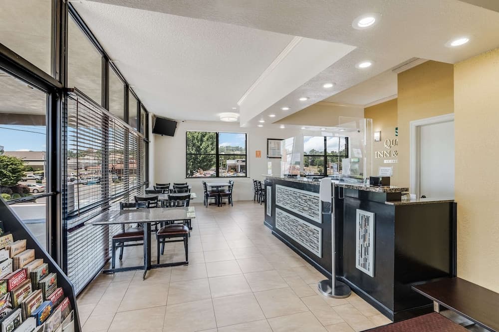 Quality Inn & Suites Hot Springs-Lake Hamilton interior in Hot Springs, AR — gallery photo 2