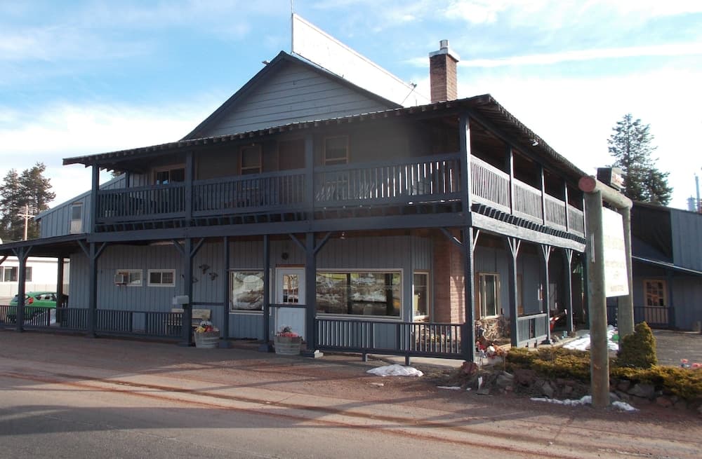 Dawson House Lodge featured exterior or lobby in Chemult, OR — similar hotel