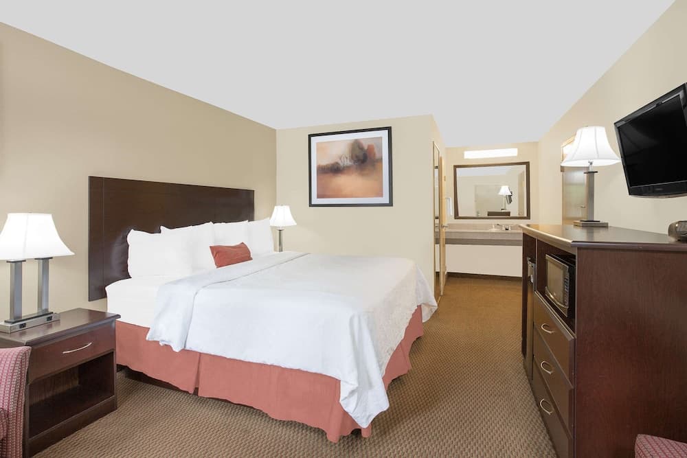 Baymont by Wyndham Greenville gallery photo in Greenville, NC — image 11