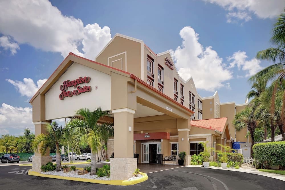 Hampton Inn & Suites Ft. Lauderdale Arpt/South Cruise Port featured exterior or lobby in Hollywood, FL — similar hotel