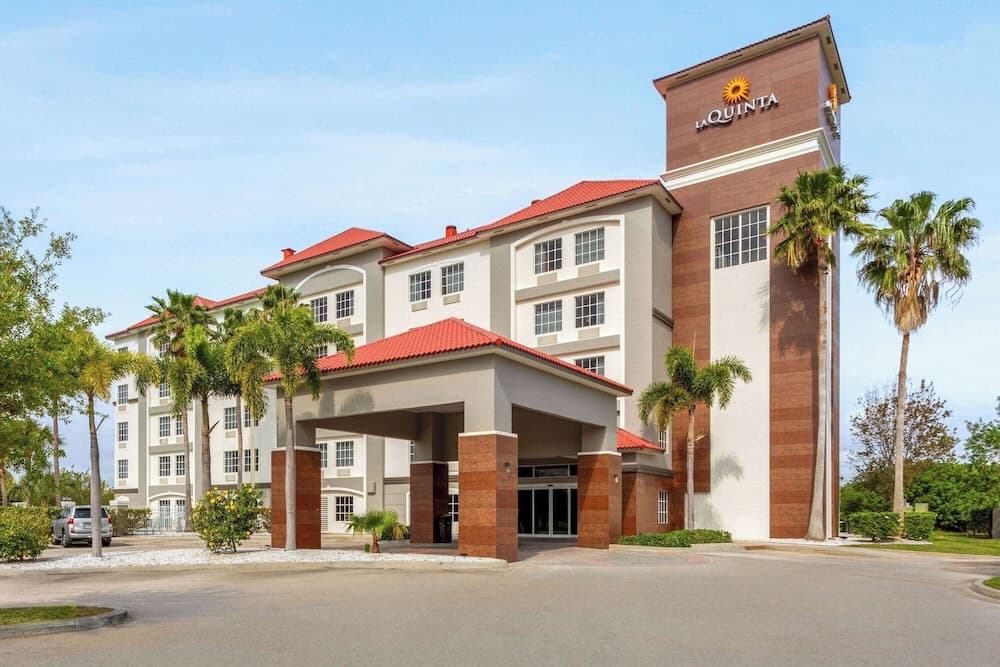 La Quinta Inn & Suites by Wyndham Ft. Pierce property views in Fort Pierce, FL — gallery photo 3