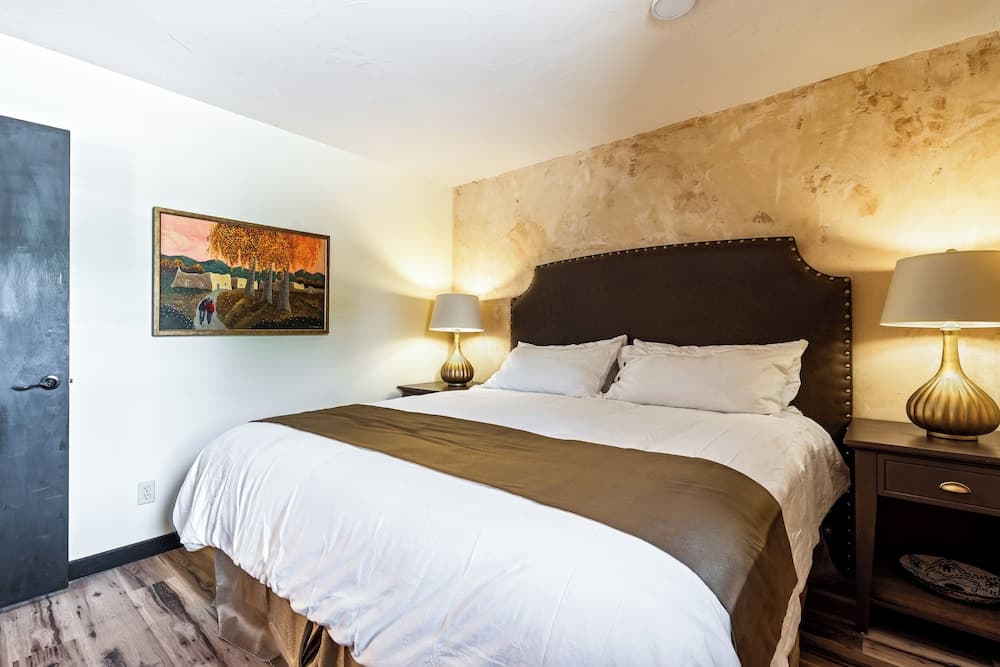 LUXX LODGE Glamping and Taos RV Park property views in Ranchos De Taos, NM — gallery photo 3