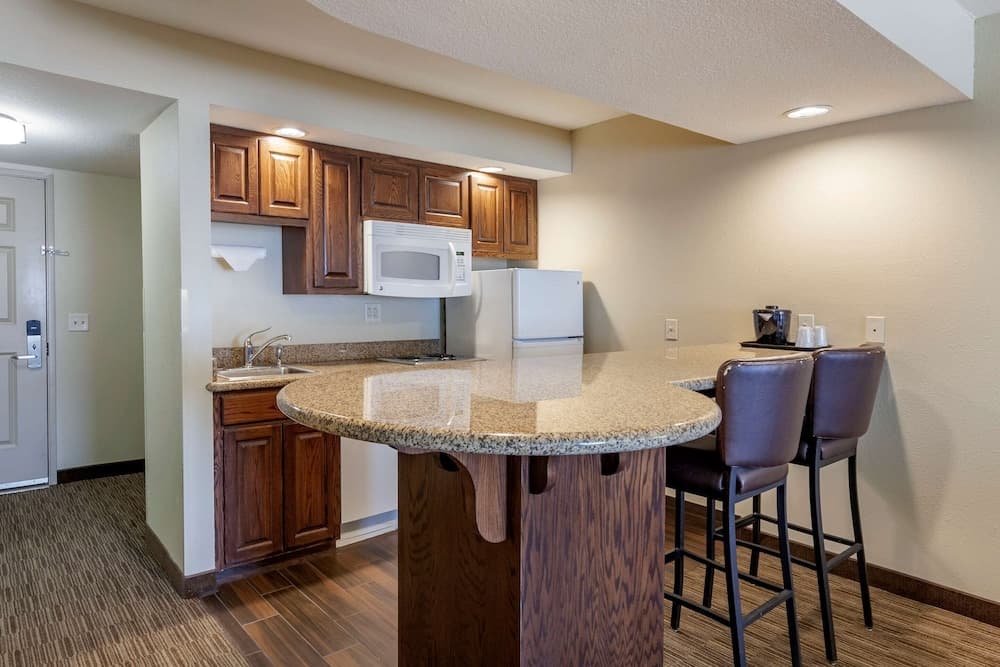 Comfort Suites Oshkosh West gallery photo in Oshkosh, WI — image 31