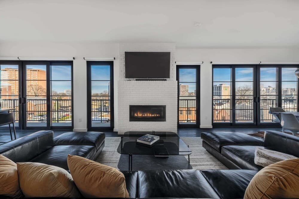 121 Hotel Buyout by Avantstay Buyout of 121 Hotel w/ Living Areas & Meeting Room! Sleeps 58 property views in Nashville, TN — gallery photo 3