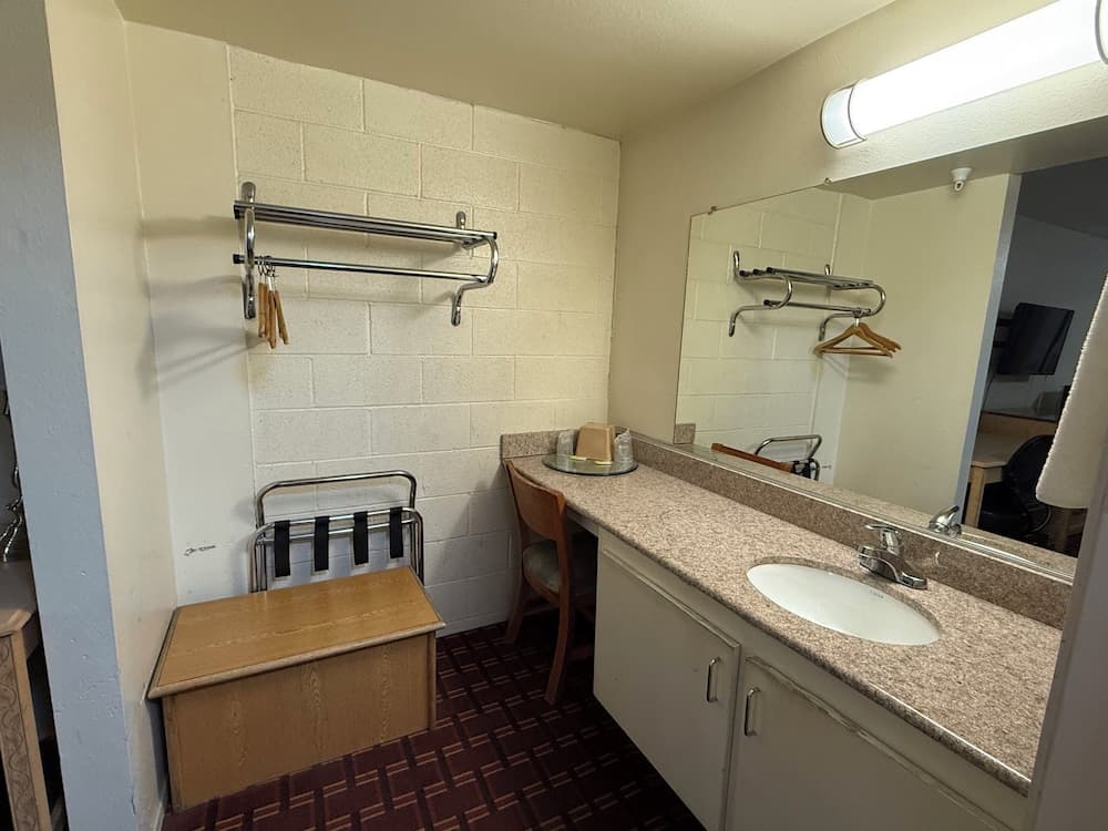 New Budget Inn gallery photo in Victorville, CA — image 13
