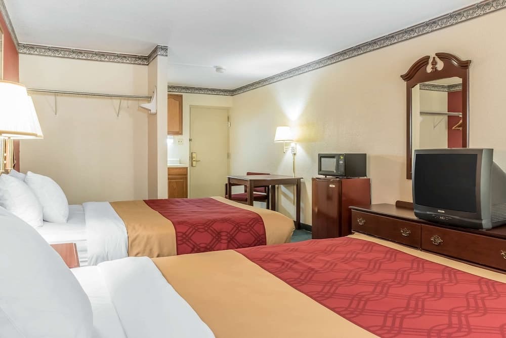 Econo Lodge Reading Airport gallery photo in Reading, PA — image 18