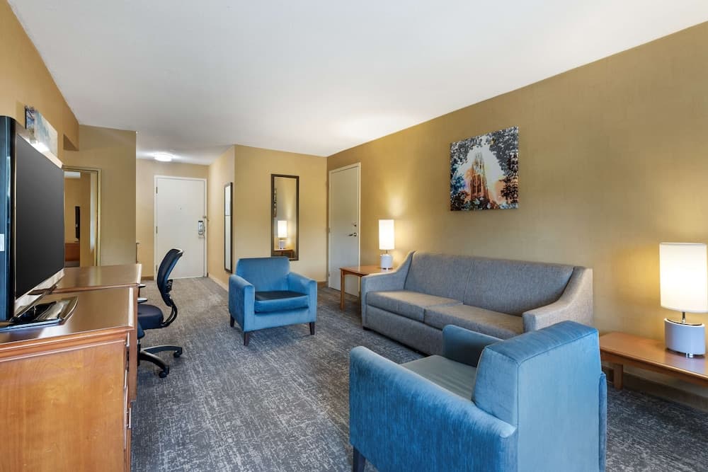 Clarion Inn North Haven - New Haven North gallery photo in North Haven — image 12