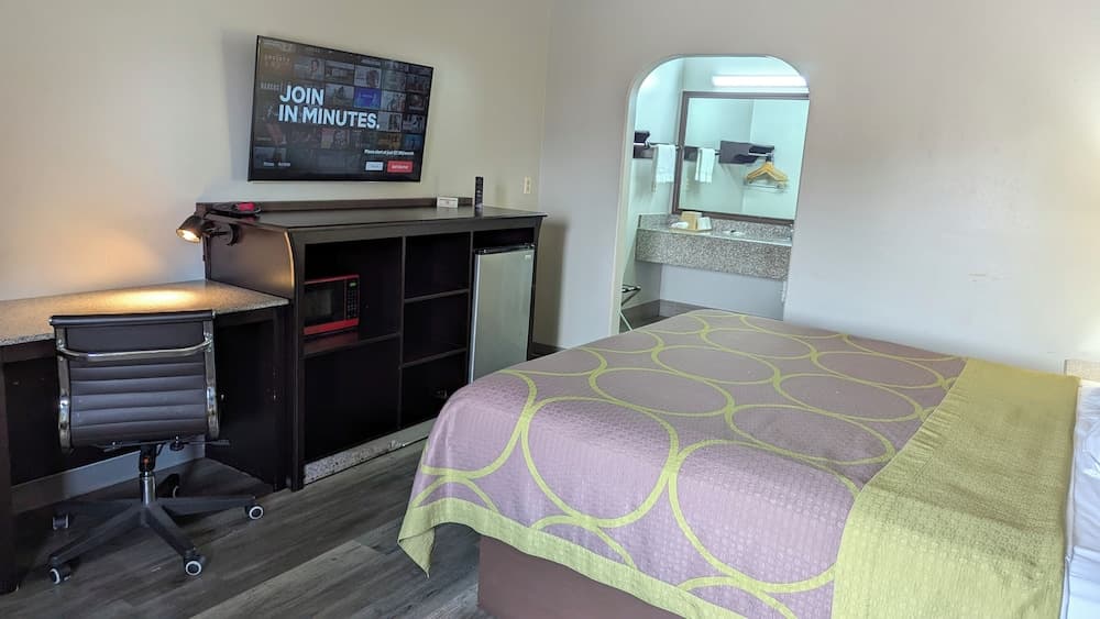 Platinum Inn interior in Houston, TX — gallery photo 2
